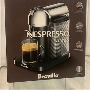 BNWT Nespresso vertuo machine NEW